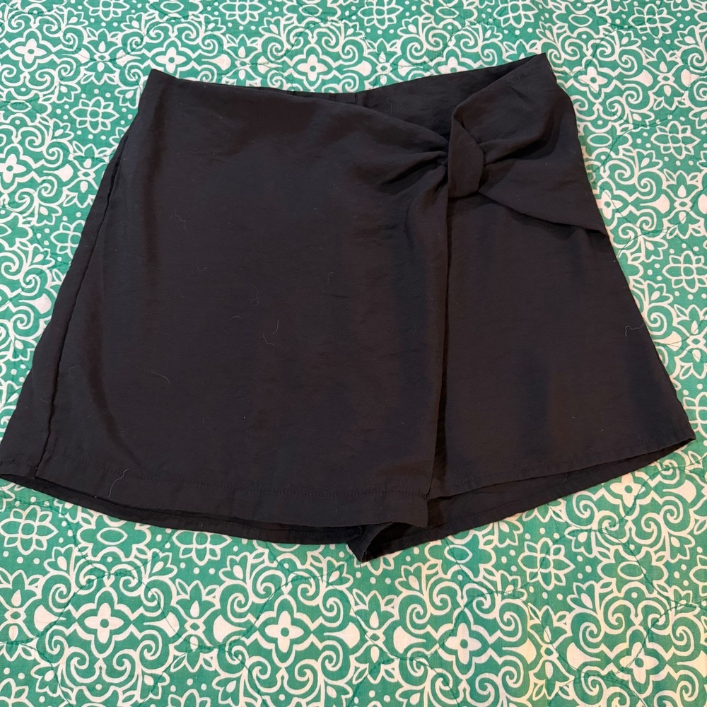 Glam Black Wrap Front Side Knot Skort Mini Skirt Shorts Womens Size Medium